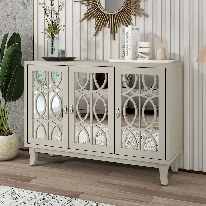 Buffetschrank mit 3 Türen und silberfarbenen Elementen