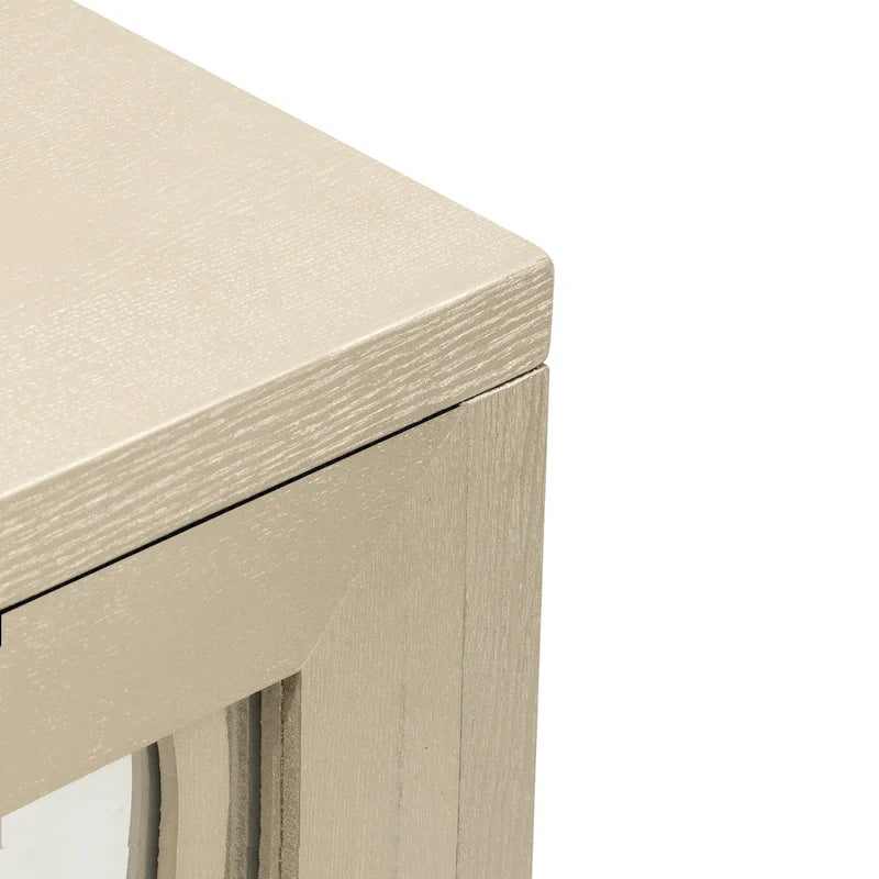 Buffetschrank mit 3 Türen und silberfarbenen Elementen