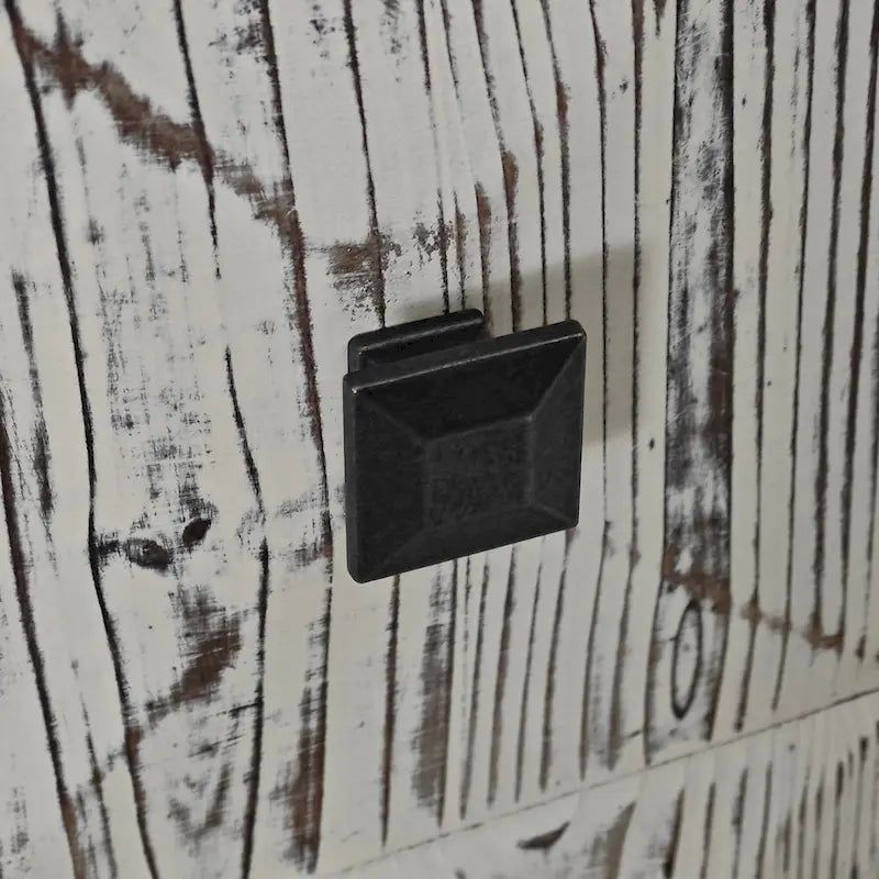 Credenza vintage a quattro ante, pannelli decorativi e ripiani regolabili