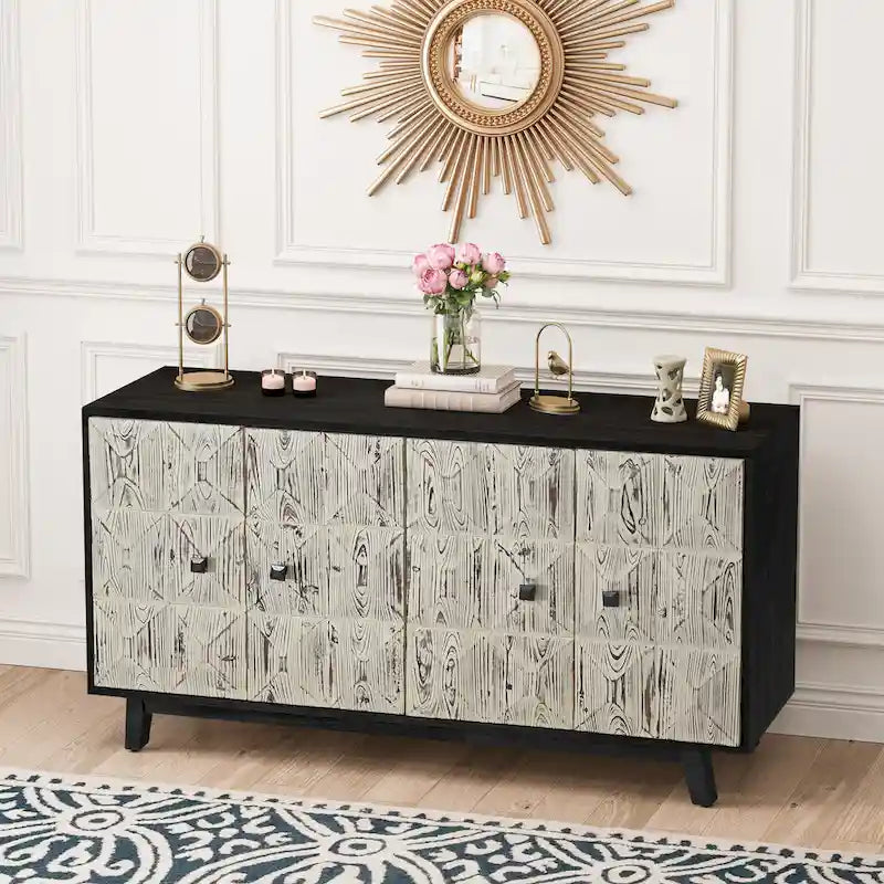 Buffet vintage à quatre portes, panneaux en relief et étagères réglables