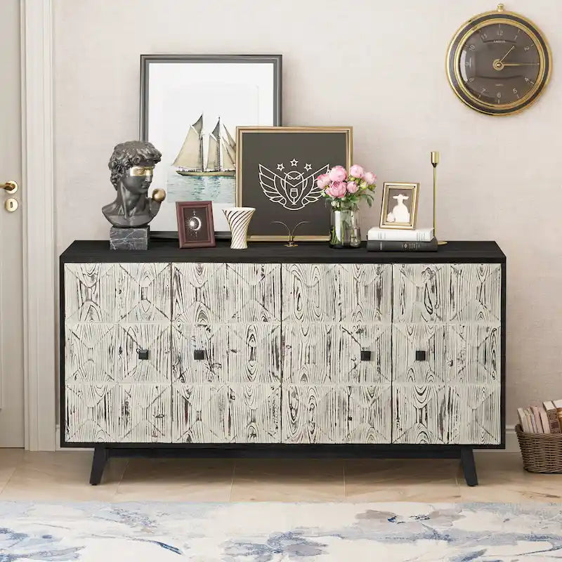 Buffet vintage à quatre portes, panneaux en relief et étagères réglables